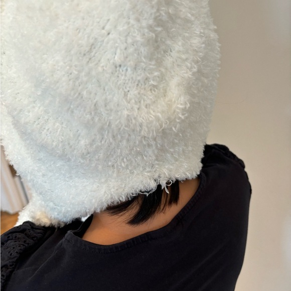 Bear fuzzy winter hat - Picture 2 of 4